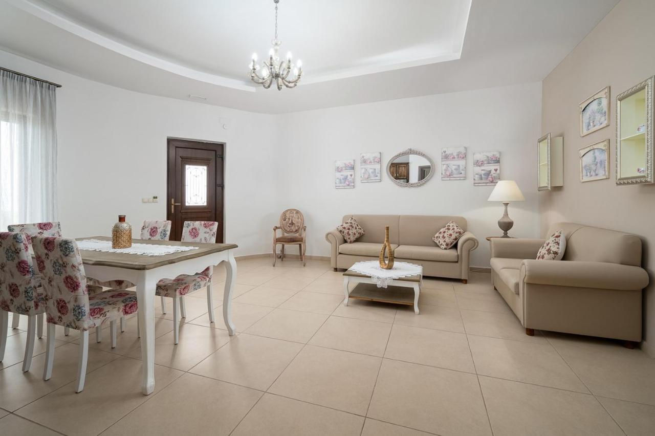 Orelia Cretan Deluxe Apartments Kamilari Exterior photo